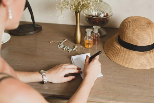 Eco-Conscious Millennials Prefer Minimalist Ethical Accessories