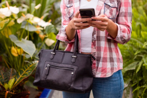 Daily Life Applications of Vegan Leather Totes and Shoulder Bags
