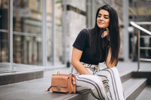 What Makes a Handbag Both Fashionable and Functional?