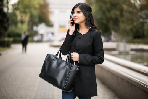 How to Choose a Black Handbag for Daily Wear