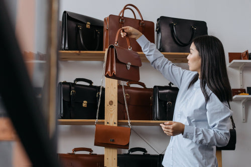 How to Choose a Handbag Gift for Your Mother, Sister, or Wife