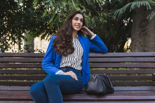 What Makes a Handbag Collection Feel Fresh and Trendy?