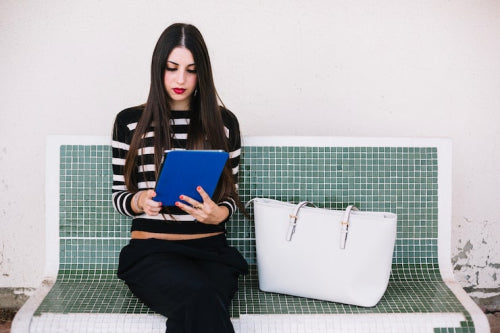 What to Compare Before Buying Handbags Online