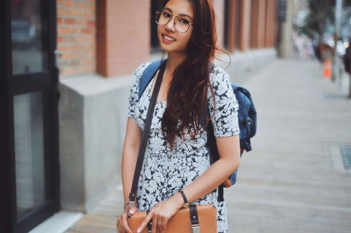 How to Choose a Bag That Works With Multiple Outfits