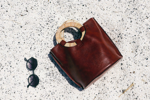 How to Choose Between Compact and Spacious Women's Bags
