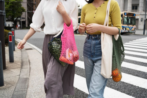 Eco-Friendly Shoulder Bags Draw Crowds in Paris Stores
