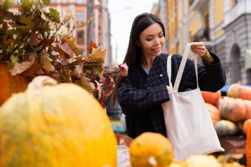 Sustainable Tote Bags Become a Staple for Toronto Professionals