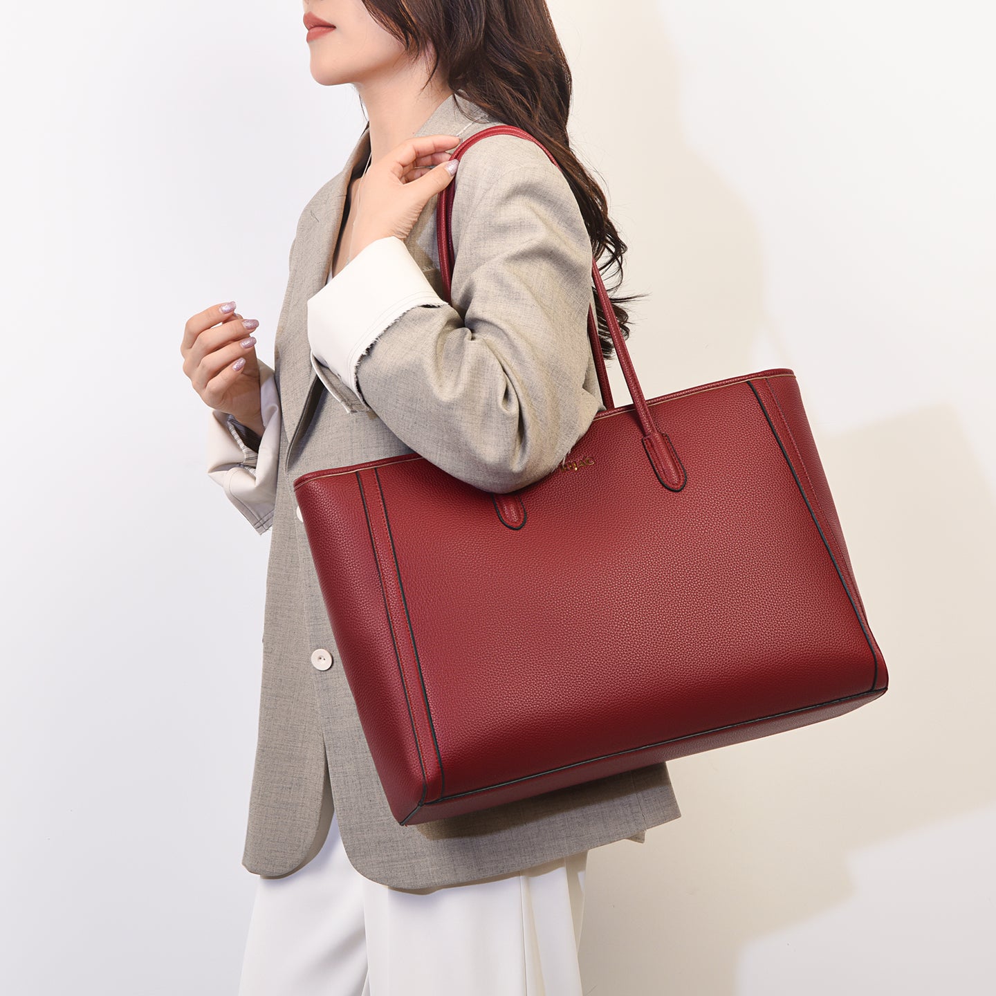 Red Ovia Tote Bag