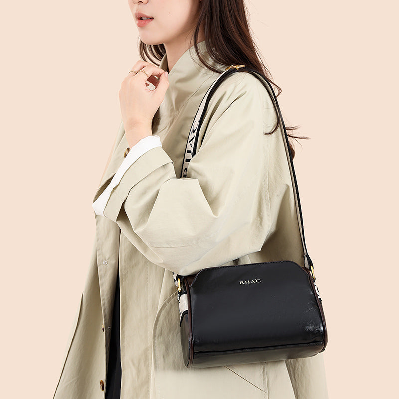 Black Mysa Sling Bag